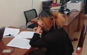 Giải cứu thiếu nữ bị chủ quán karaoke "quản thúc"