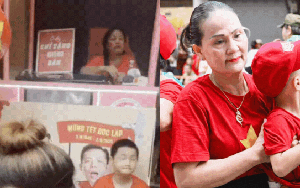 Em bé ngủ dưới nắng khi xem A80, được phu nhân Hà thành đón vào nhà, hoá ra là mẹ vợ hot làng bóng đá!