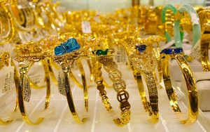 Sáng nay: Giá vàng miếng vọt lên sát mốc 127 triệu đồng/lượng, tiếp tục lập kỷ lục mới