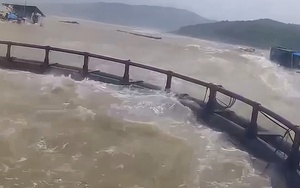 Bão số 5 (Kajiki): Sóng dữ đánh trôi nhiều lồng bè cá tiền tỉ trên biển Hòn La (Quảng Trị)