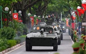 Thủ tướng yêu cầu phục vụ miễn phí bánh mì, nước uống, ô dù cho người dân xem diễu binh, diễu hành