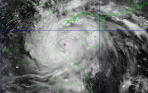 Trực tiếp: Tâm bão số 5 Kajiki trên vùng biển Nghệ An - Hà Tĩnh