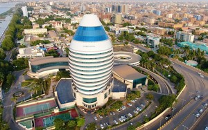 Đây là quốc gia có mức nợ cao nhất thế giới, vượt 250% GDP, tăng trưởng âm