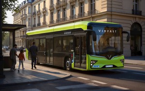 Tỷ phú Phạm Nhật Vượng mang một dòng phương tiện chạy đầy đường Việt Nam tới đóng góp vào công cuộc chuyển đổi xanh ở châu Âu