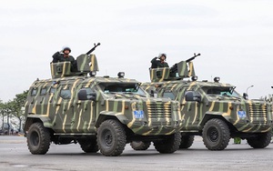 "Chiến binh thép" sở hữu giá súng xoay tròn xuất hiện tại Tổng hợp luyện diễu binh 2/9 có gì đặc biệt?