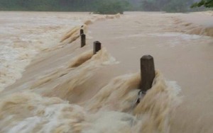 Mưa lũ cô lập hàng nghìn hộ dân ở Thanh Hóa, 3 công nhân đang mất tích