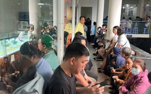 Tiệm vàng ở TP.HCM kín khách ngày giá lên 128 triệu đồng/lượng