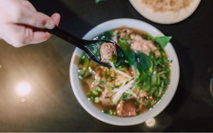 Không phải bún thang, món ăn chỉ từ 35.000 đồng/bát này mới là hương vị Việt lọt top ngon nhất thế giới