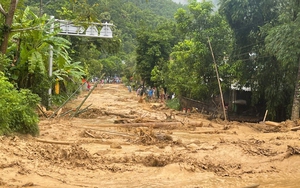 8 người chết và mất tích, gần 9.000 nhà tốc mái sau bão Kajiki