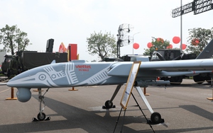 "Bảo bối" UAV đa năng ra mắt tại công trình kỷ lục Việt Nam: Vận tốc tối đa 200km/h, có thể mang cả tên lửa