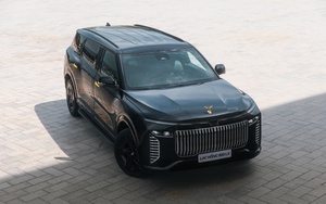 VinFast ra mắt Lạc Hồng 900 LX: Logo mạ vàng, khoang sau siêu rộng, có vách ngăn với hàng ghế trước, bản chống đạn đáp ứng tiêu chuẩn khắt khe nhất