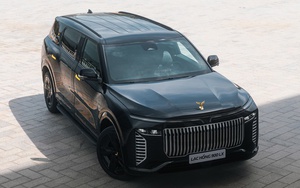 Cận cảnh xe VinFast Lạc Hồng đưa đón Nguyên thủ: Kiểm thử nghiêm ngặt, 440 phát đạn, 11 lần nổ mìn