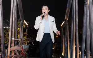 Cuộc sống của nam ca sĩ U40 chưa lấy vợ, bị cô giáo nói thẳng "xấu trai lắm, trẻ mà ít tóc"