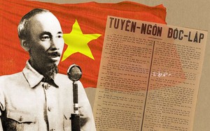‘Cụ lý khác thường’ và bộ lễ phục đi vào lịch sử tại Quảng trường Ba Đình