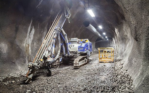 Sập tường nhưng vẫn khoan sâu, 41 mũi khoan thất bại, 1 phút sau cả công trường hò reo, “mỏ vàng” được khai mở