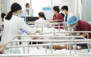 Cô gái ở TP HCM hốt hoảng khi phát hiện bàn tay người ven đường