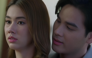 Chồng nhìn chằm chằm chiếc váy ren đỏ tôi mới mua rồi hỏi một câu khiến tôi ngớ cả người, chỉ biết lặng lẽ leo lên giường nằm im