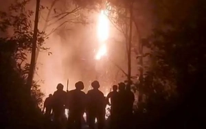 Cháy rừng trong đêm, huy động hàng trăm người dập lửa