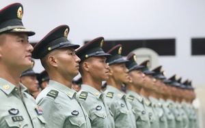 Cận cảnh khối quân nhân Trung Quốc vừa đến Hà Nội tham gia diễu binh A80