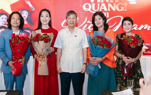 Hơn 30 ca sĩ hát trong MV "Vinh quang, ơi Việt Nam!" của Anh hùng Lao động Nguyễn Anh Trí