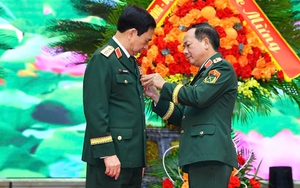 Đại tướng Phan Văn Giang và nhiều lãnh đạo Bộ Quốc phòng nhận Huân chương Quân công