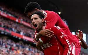 Siêu phẩm sút phạt giúp Liverpool đánh bại Arsenal