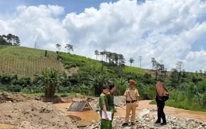 Phát hiện vụ khai thác cát sỏi trái phép quy mô lớn dưới chân thuỷ điện Yan Tann Sien