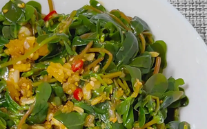 Giữa mùa nóng đỉnh điểm, loại rau dại này rẻ bèo, ngon giòn, lại giúp giải độc, cực tốt cho sức khỏe, đừng bỏ lỡ!