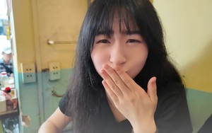 Khách Trung Quốc ăn thử 1 loại bánh mì Việt Nam, thốt lên: "SOS, sao có thể thần kỳ như vậy?"