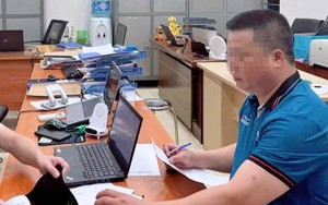 Diễn biến nóng vụ tài xế xe 7 chỗ đi vào làn khẩn cấp, rút chìa khóa xe khách cầm đi