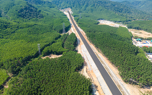 3.100 người, 1.150 thiết bị làm ngày đêm, liên danh Đèo Cả quyết tâm vượt tiến độ dự án lớn nhất cao tốc Bắc - Nam theo chỉ đạo của Thủ tướng