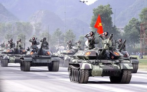 Dàn khí tài 'hùng dũng' tiến bước tại Tổng hợp luyện diễu binh lần 2: Tên lửa đạn đạo, pháo phản lực, UAV