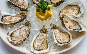 Cảnh báo từ chuyên gia chống độc: Ăn hải sản theo cách này, coi chừng hoại tử, tàn phế hoặc tử vong