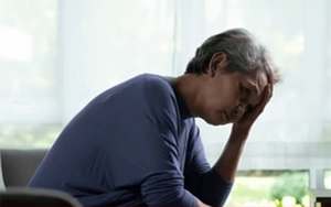 Xấu hổ vì mẹ 77 tuổi vẫn lấy chồng, con trai bỏ mặc không phụng dưỡng