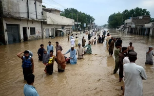 Pakistan hứng chịu lũ lụt nghiêm trọng do biến đổi khí hậu