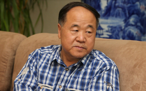 Bán rau đắt hơn giá bình thường, nhà văn đạt giải Nobel bị mẹ nói thẳng 1 câu: Ông nghe xong "ám ánh" cả đời!