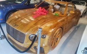 Chiếc Bentley gỗ này có giá quy đổi 2,6 tỷ đồng ngang xe thật: Tốn 3.000 giờ hoàn thiện, báo Tây so sánh giống với hàng Việt