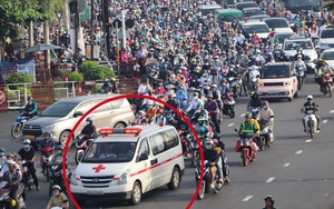 Hình ảnh xe cứu thương "chật vật" di chuyển trên Quốc lộ 13