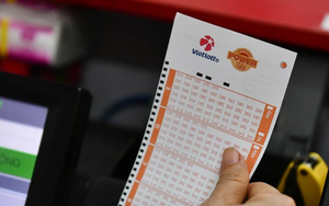 Vietlott công bố con số cực lớn, 3 người cùng lúc được chia thưởng "khủng"