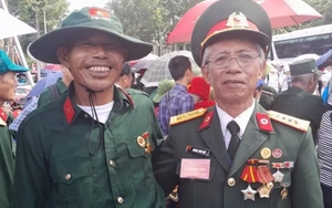 Xúc động chuyện hai cựu binh gặp lại nhau sau 48 năm tại sự kiện A80