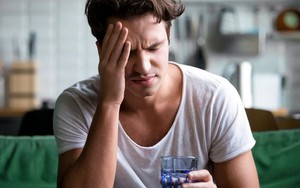 Sau khi uống rượu bia, nếu thấy 8 dấu hiệu này hãy đi khám ngay lập tức