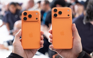 Trên tay iPhone Air siêu mỏng và iPhone 17 Pro Max màu Cam Vũ trụ, có xấu thật không?