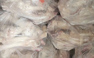 Đột kích cơ sở kinh doanh, Quản lý thị trường phát hiện 3 tấn xương bò không rõ nguồn gốc, 150kg nội tạng bốc mùi chuẩn bị tiêu thụ