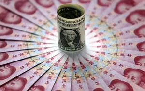 Đô la Mỹ suy yếu, nước chủ chốt BRICS tăng tốc ‘quốc tế hóa’ đồng nội tệ: Hoán đổi hơn 600 tỷ USD tiền tệ với hàng chục NHTW, lập hệ thống ‘đối đầu SWIFT với hơn 1.700 ngân hàng giao dịch