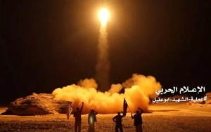 Còi báo động vang rền, Israel bị tấn công bằng tên lửa siêu vượt âm