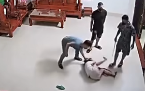 3 người đàn ông xông vào nhà, hành hung phụ nữ ở Phú Thọ