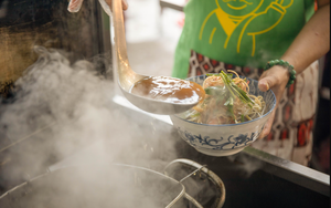 Không phải bún bò Huế, món ăn chỉ từ 50.000 đồng/bát này mới là hương vị Việt lọt top ngon nhất thế giới