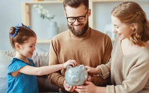 Trẻ có thể tự kiếm tiền từ năm mấy tuổi? Câu trả lời khiến nhiều cha mẹ bất ngờ