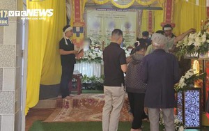 Thảm án ở Đắk Lắk: Quặn lòng bé gái 3 tuổi khóc đòi ba mẹ