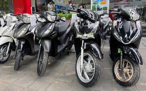 Doanh số xe máy xăng lao dốc